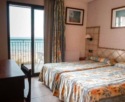 Foto de las instalaciones de este hotel con vistas al mar.