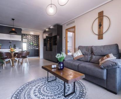 Foto de las instalaciones de este apartamento con vistas al mar.