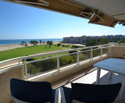 Foto de las instalaciones de este apartamento con vistas al mar.