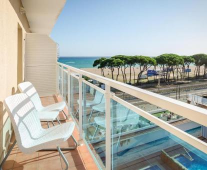 Foto de las instalaciones de este hotel con vistas al mar.