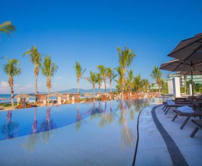 Foto de una de las piscinas al aire libre de este precioso hotel todo incluido.