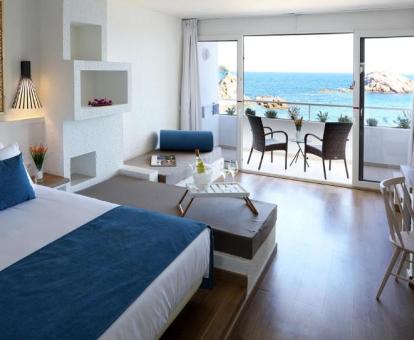 Foto de las instalaciones de este hotel con vistas al mar.