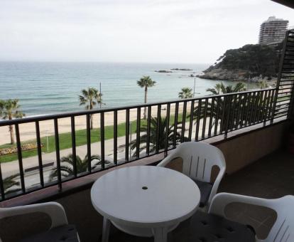 Foto de las instalaciones de este hotel con vistas al mar.