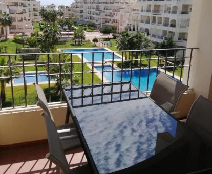 Foto de las instalaciones de este apartamento con vistas al mar.