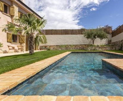 Foto de la piscina compartida de esta casa acogedora.