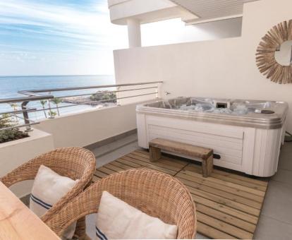 Foto de las instalaciones de este apartamento con vistas al mar.