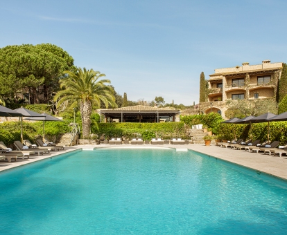 Foto de la piscina exterior abierta todo el año de este fabuloso hotel rural.