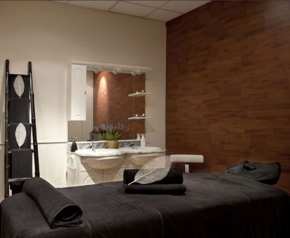 Foto de la sala de tratamientos y masajes del spa.