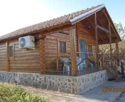 Foto del acogedor bungalow independiente de madera ideal para parejas.