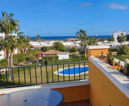 Foto de las instalaciones de este hotel con vistas al mar.
