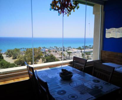 Foto de las instalaciones de este hotel con vistas al mar.