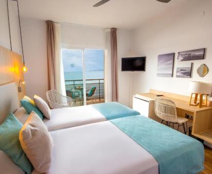 Foto de las instalaciones de este hotel con vistas al mar.