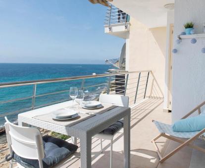 Foto de las instalaciones de este hotel con vistas al mar.