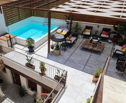 Foto de la piscina al aire libre disponible todo el año de este hotel boutique.