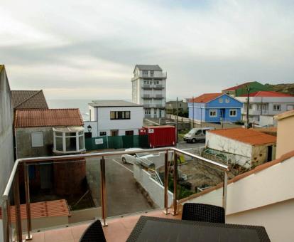 Foto de la terraza con vistas al mar de uno de los apartamentos.