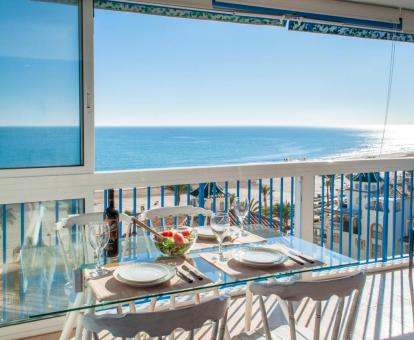 Foto de las instalaciones de este apartamento con vistas al mar.