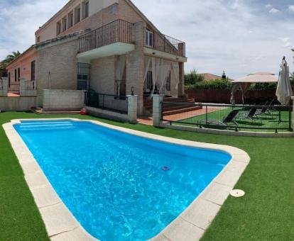 Foto de esta preciosa casa rural con piscina privada y jardín.