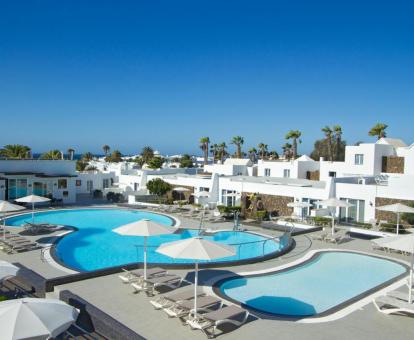 Foto de la piscina al aire libre disponible todo el año de este alojamiento.