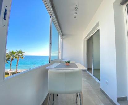 Foto de las instalaciones de este apartamento con vistas al mar.