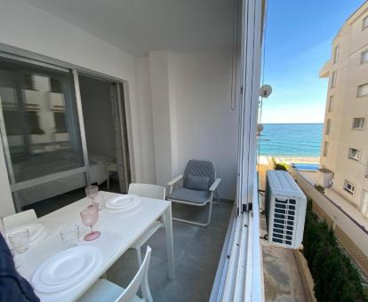 Foto de las instalaciones de este apartamento con vistas al mar.