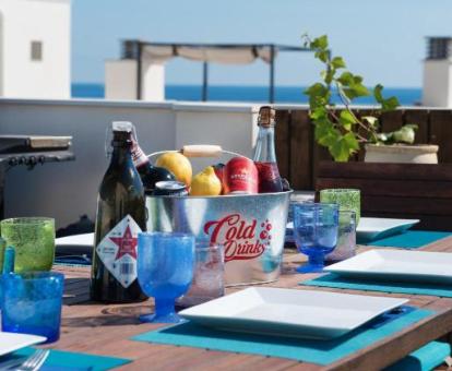 Foto de las instalaciones de este hotel con vistas al mar.