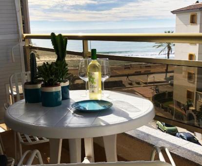 Foto de las instalaciones de este hotel con vistas al mar.