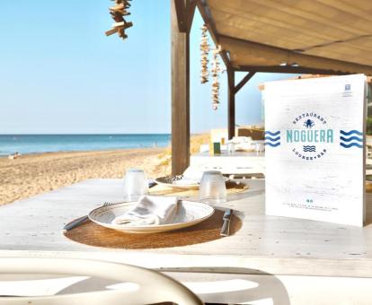 Foto de las instalaciones de este hotel con vistas al mar.