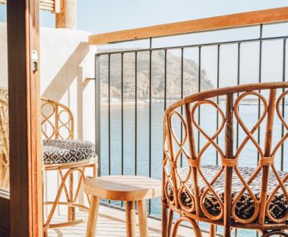 Foto de las instalaciones de este hotel con vistas al mar.