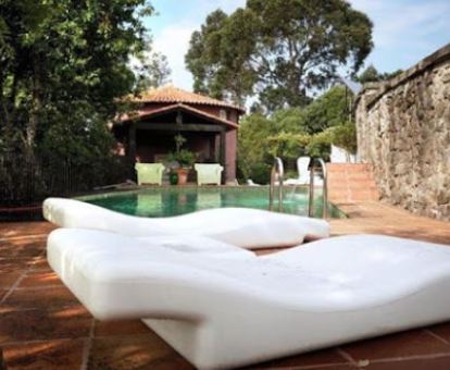 Foto de la acogedora piscina al aire libre del alojamiento.