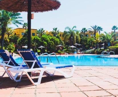 Foto de la piscina al aire libre disponible todo el año de este hotel.