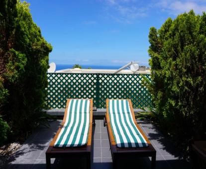 Foto de la terraza solarium con vistas al mar de esta casa independiente.