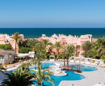 Foto de la piscina al aire libre disponible todo el año del alojamiento.