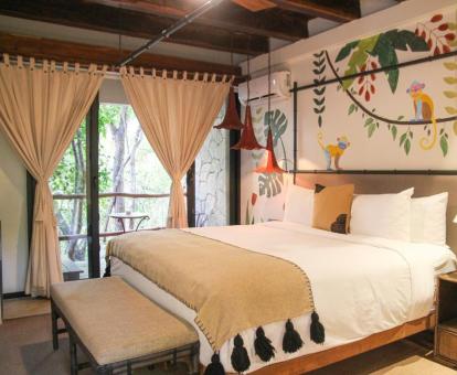 Foto de una de las habitaciones de este hotel solo para adultos.