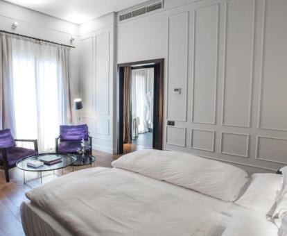 Foto de una de las elegantes habitaciones del hotel.