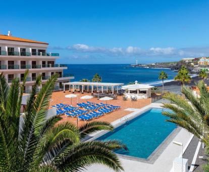 Foto de la piscina al aire libre disponible todo el año de este complejo de apartamentos.