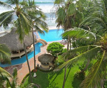 Foto de las instalaciones de este hotel frente al mar.