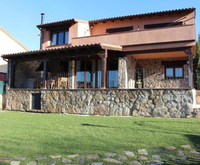 Foto de esta casa rural independiente con vistas a las montañas y zonas exteriores.