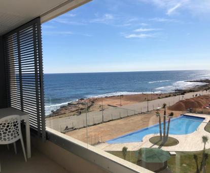 Foto de las instalaciones de este apartamento con vistas al mar.