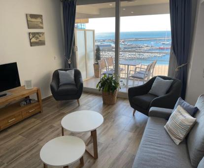 Foto de las instalaciones de este hotel con vistas al mar.