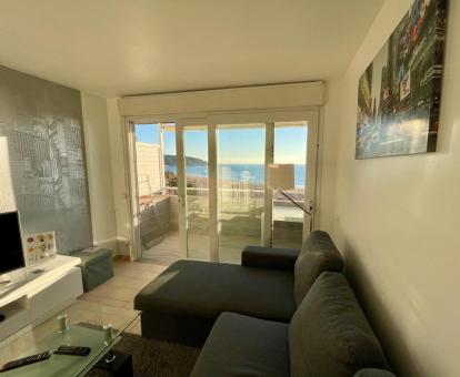 Foto de las instalaciones de este hotel con vistas al mar.