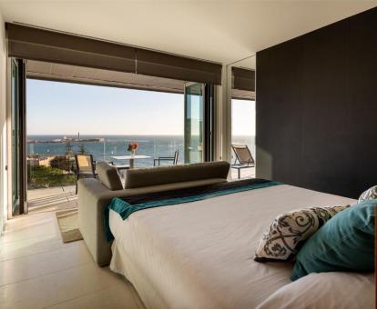 Foto de una de las habitaciones con vistas al mar de este hotel.