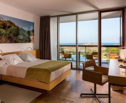 Foto de las instalaciones de este hotel con vistas al mar.