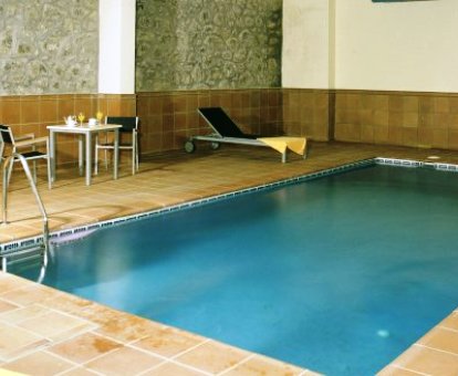Foto de la piscina interior del spa del hotel disponible todo el año.