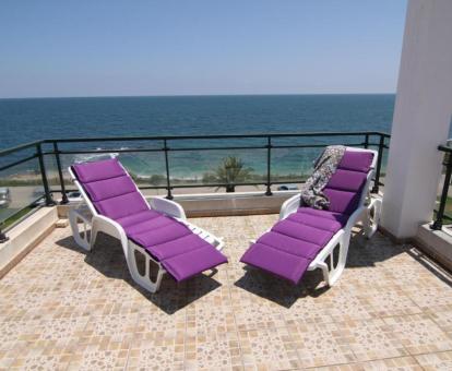 Foto de las instalaciones de este apartamento con vistas al mar.