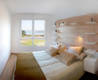 Foto de la habitación con vistas al mar del apartamento.