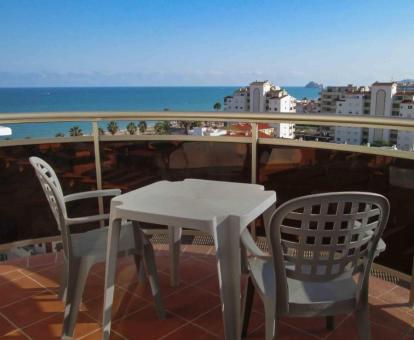 Foto de las instalaciones de este hotel con vistas al mar.
