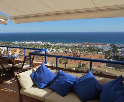 Foto de las instalaciones de este hotel con vistas al mar.