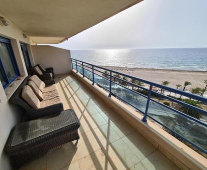 Foto de las instalaciones de este apartamento con vistas al mar.