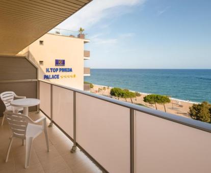 Foto de las instalaciones de este hotel con vistas al mar.