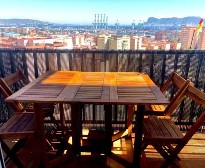 Foto de la terraza con comedor exterior y espectaculares vistas al mar y a los alrededores.